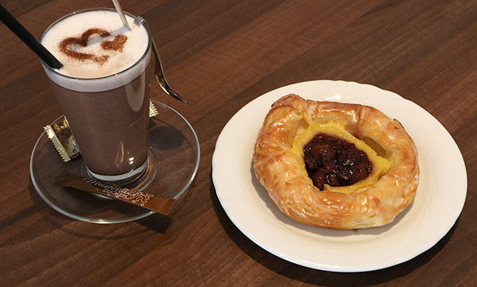 Café Bechhofen, Kaffee und Gebäck